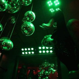 Club de Lisbonne pour les amoureux de la musique pop, rock des années 80 à nos jours situé dans le bairro alto