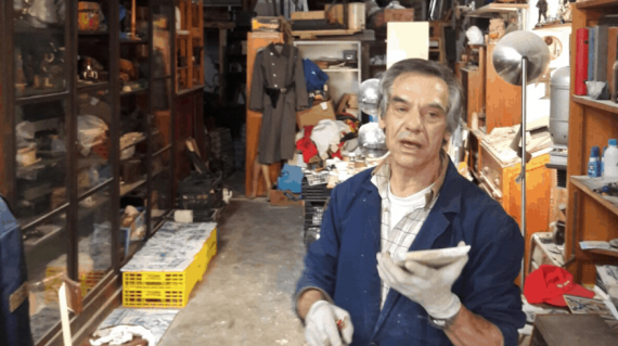 Carlos, le meilleur restaurateur de faience ancienne du Portugal, aujourd'hui décédé
