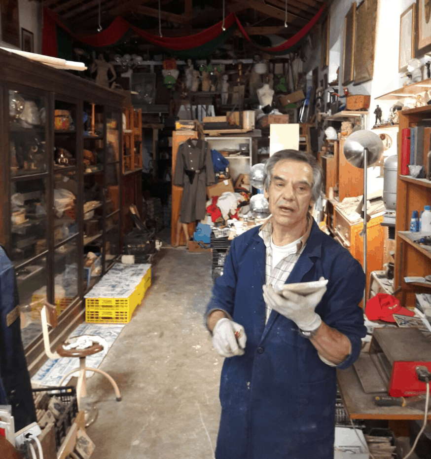 Carlos, le meilleur restaurateur de faience ancienne du Portugal, aujourd'hui décédé