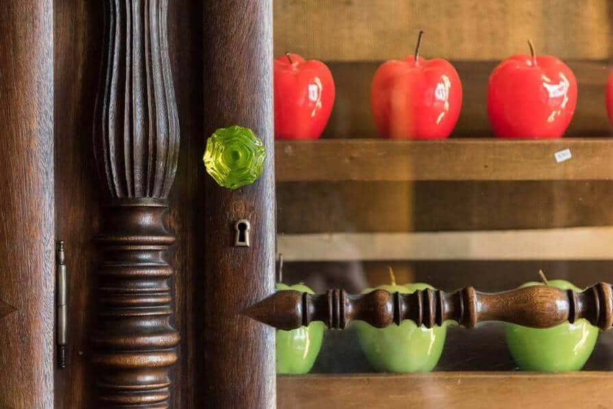 Magasin familial historique de bougies artisanales Velas Loreto fondé en 1789 par la famille Loreto, situé dans le Bairro Alto