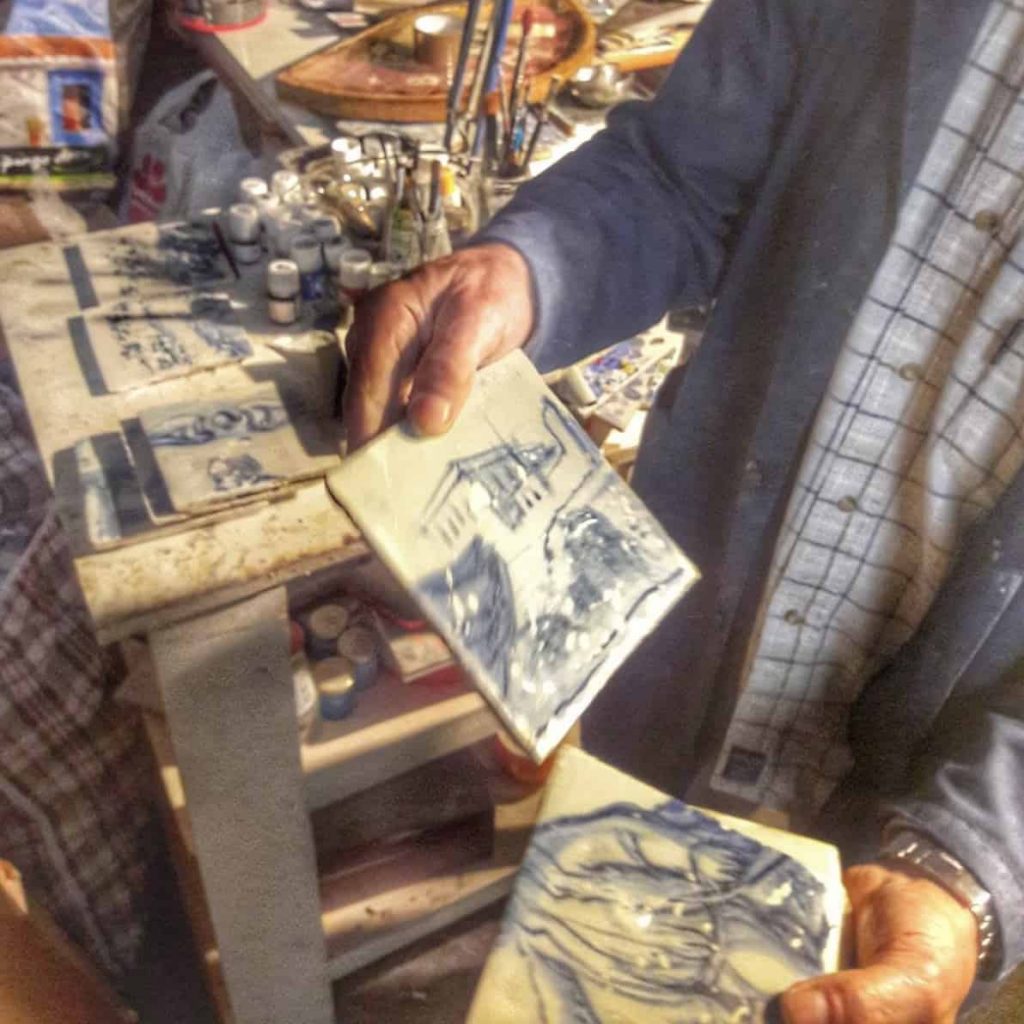 Les pièces uniques de Carlos, le meilleur restaurateur de faience ancienne du Portugal, aujourd'hui décédé