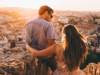 couple à Lisbonne en été