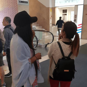 Pickpocket en action à Lisbonne et habillés en touriste