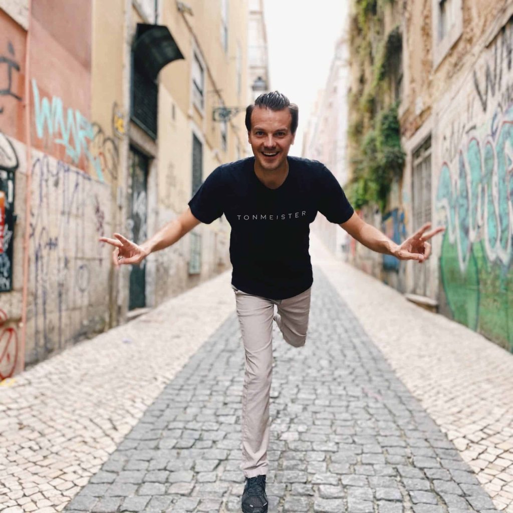 Un etudiant erasmus heureux de vivre à lisbonne et en quête de nouvelles experiences