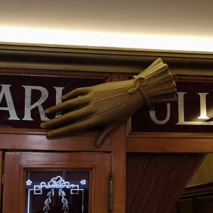Magasin historique Ulisses situé à Lisbonne dans le quartier du Chiado et proposant des gants élégants en cuir fabriqués au Portugal