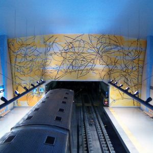 Panneau d'azujelos dans le métro Amadora Este réalisé par l'artiste Graça Morais