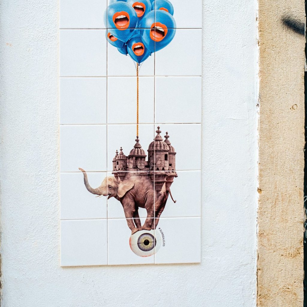 Panneau d'azulejos en mode street art réalisé par Surrealejos