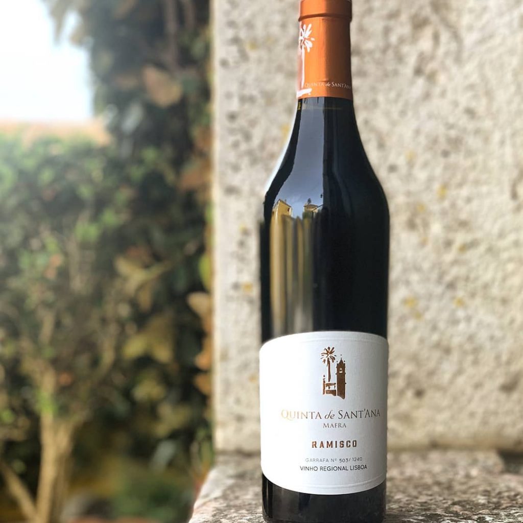 Vin portugais de Lisbonne de la maison Quinta de Sant'ana avec cépage Ramisco