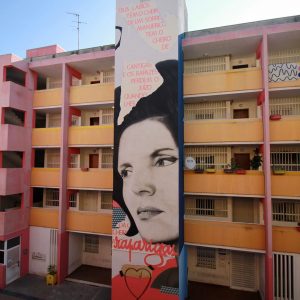 Street art à Alcantara à Lisbonne réalisé par Smile