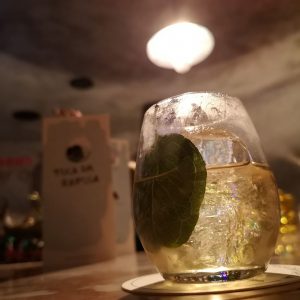 Toca da Raposa est un bar à cocktail situé dans le quartier du Chiado et qui offre une carte de cocktails uniques