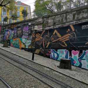 Street art dans le quartier du Bairro Alto à Lisbonne