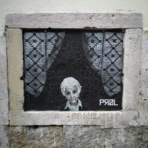 Street art de Prol dans le quartier du Bairro Alto à Lisbonne