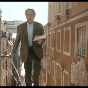 Une rue de Lisbonne - Un train de nuit pour Lisbonne