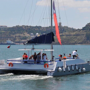 cataraman pour faire la fête sur le Tage