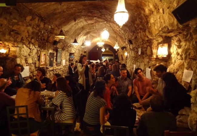 Brasserie américaine Quimera Brewpub située à Santos à Lisbonne ans un tunnel menant à Tapada das Necessidades